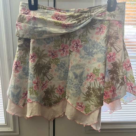 Chelsea and Violet mini skirt - Picture 1 of 3